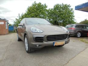 PORSCHE CAYENNE 2014 (64) at Castleford Car Centre Castleford