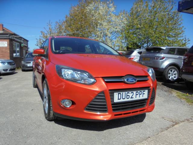 Ford Focus 1.6 125 Zetec 5dr Powershift Hatchback Petrol Red
