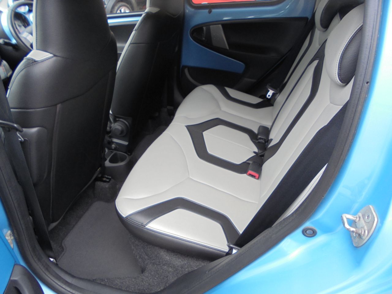 2013 Toyota Aygo thumbnail 17